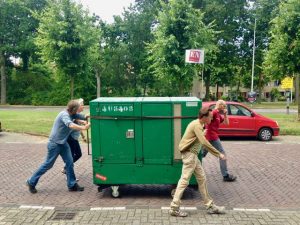 Het mobiele kantoor van Peen en Ui wordt verhuist naar een nieuwe plek in de stad Leiden.